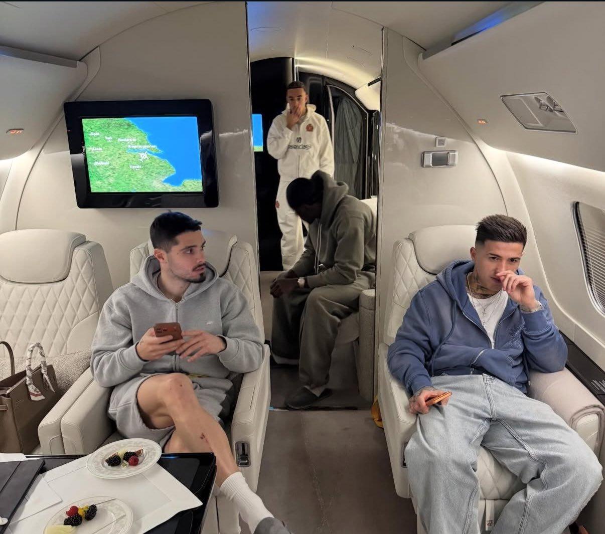 哥几个都跑去阿联酋度假了切尔西