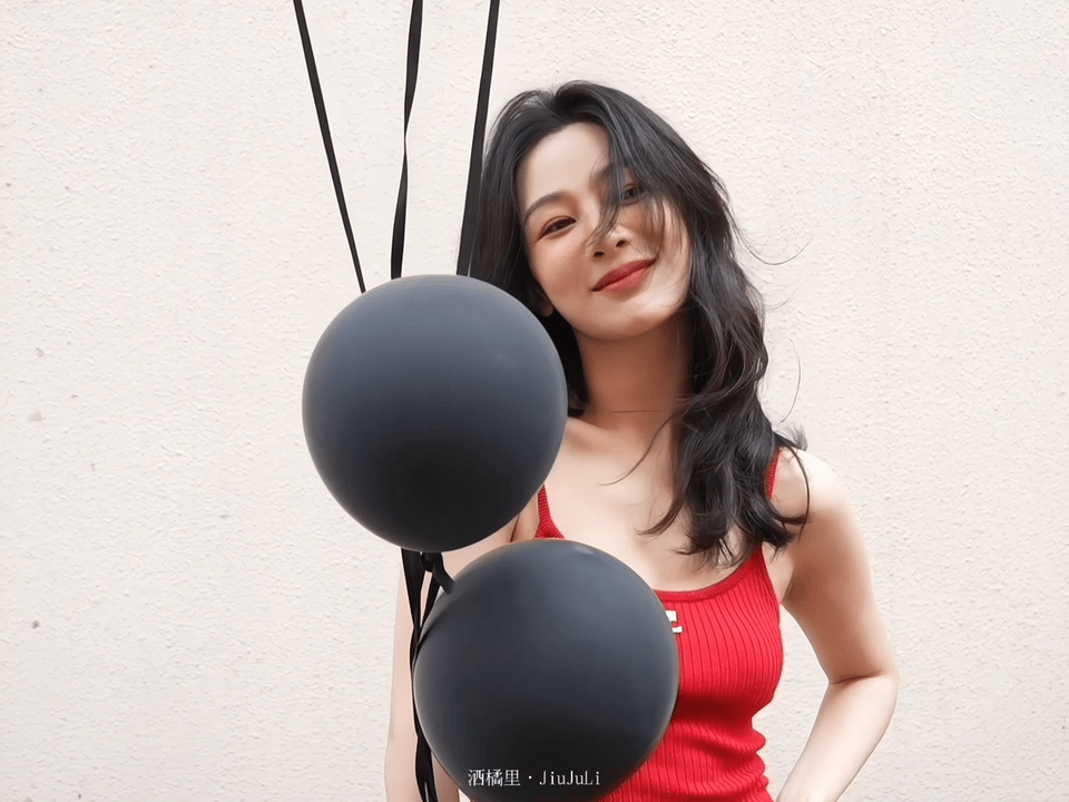 #杨紫[超话]# 谁家有甜妹呀谁家有呀哦，我家有[春游家族]动图 cr #110