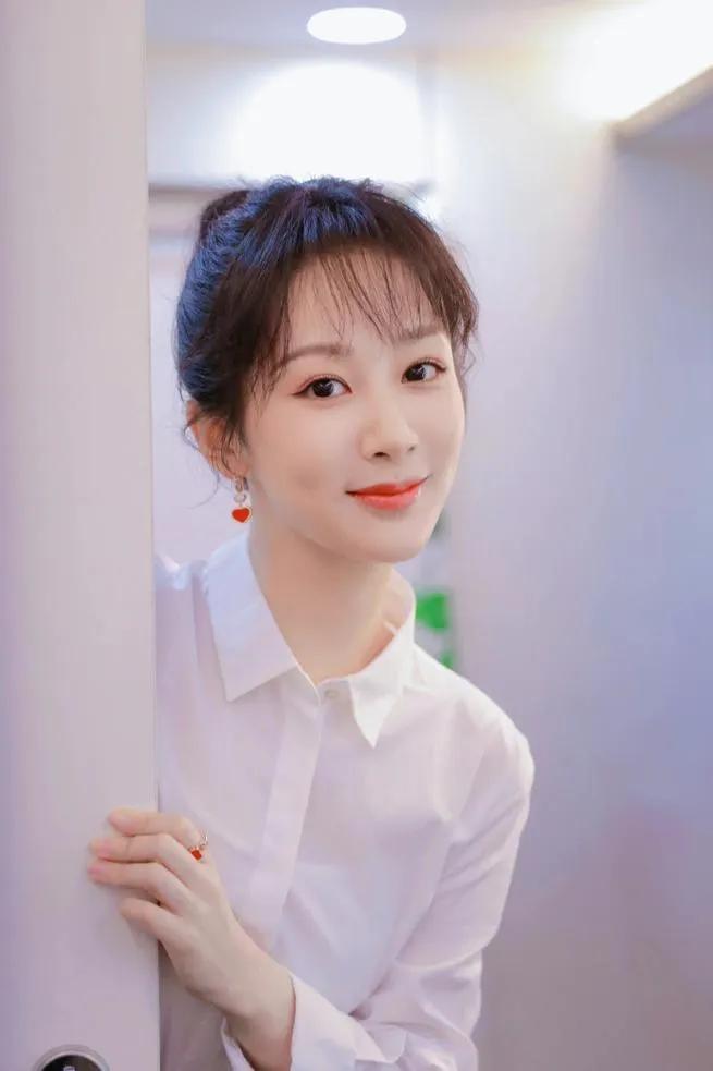《锦绣芳华》：杨紫扛剧实力“杀疯”影视圈

在影视市场这片“神仙打架”的战场，新