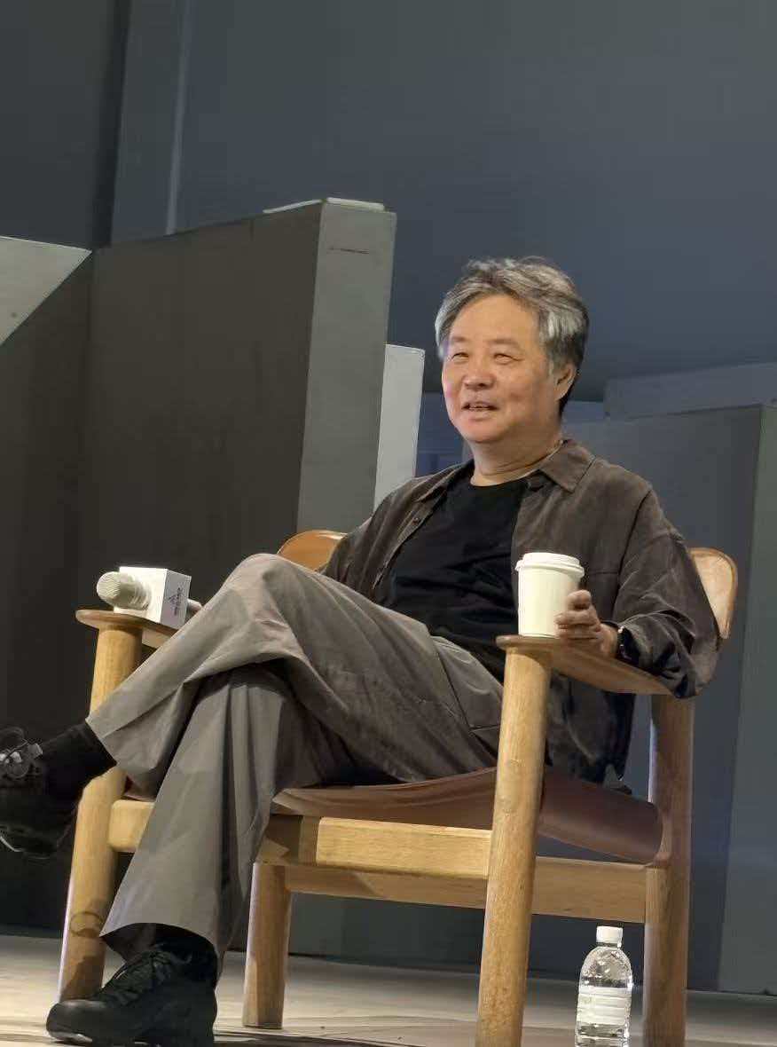 余华向网友推荐讷河往事余华口中的“触目惊心之作”，是一部来自基层的真实记录，我真