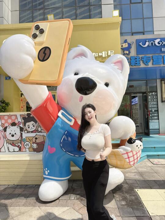 和小狗一起逛街吧