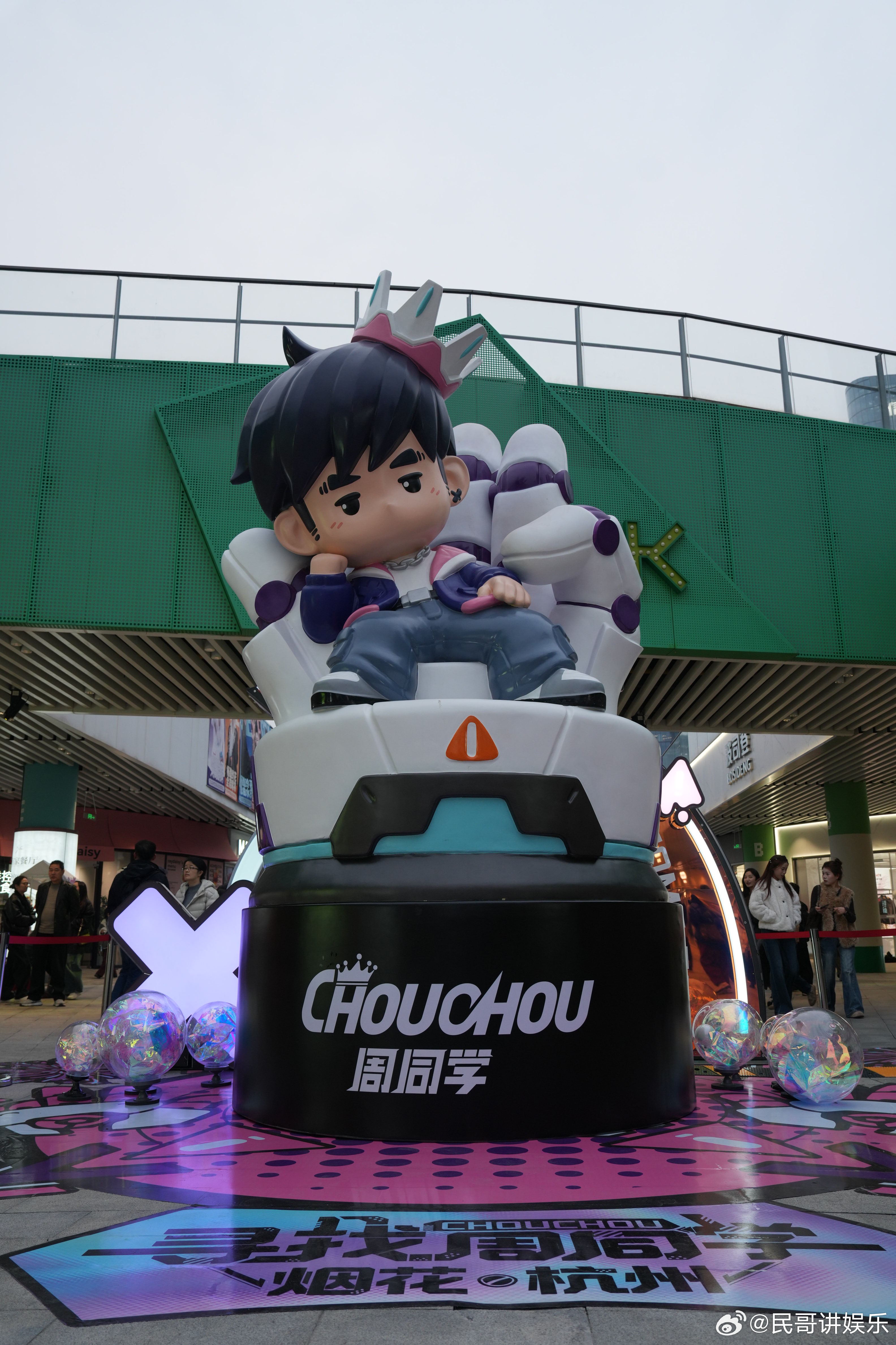 杭州周杰伦痛城 周杰伦杭州演唱会倒计时，杭州已被他填满！到处是熟悉的身影和歌声，