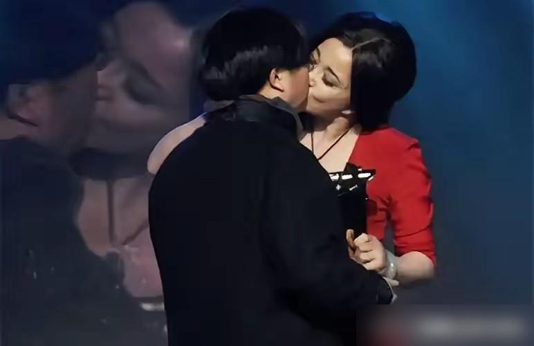 刘晓庆刚拿了微短剧品质奖，风头正劲。
抖音粉丝破1139万，橱窗累计卖134万