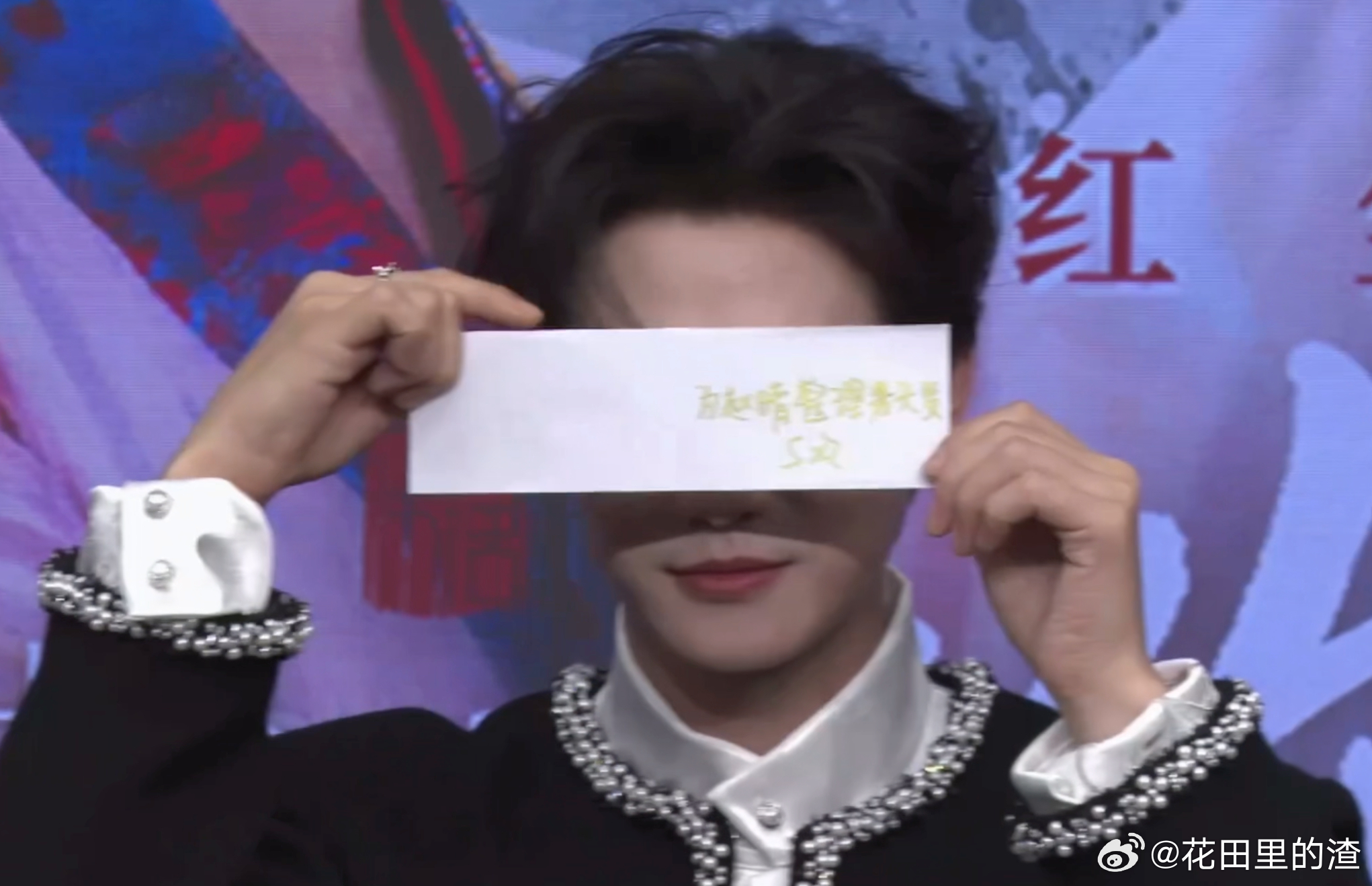 赵晴郑业成直播一点藏不住事 郑业成主动加戏摸额头，赵晴配合构思剧情，这你来我往的