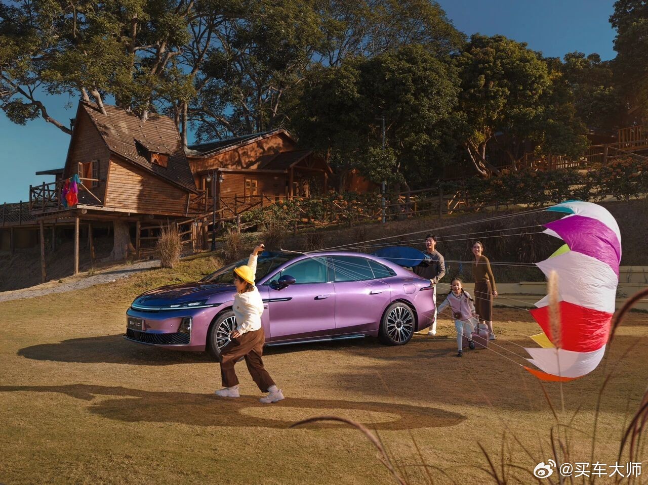 3月4日，华为鸿蒙智行技术焕发布会、广汽昊铂A800上市发布会先后启幕，以前沿科