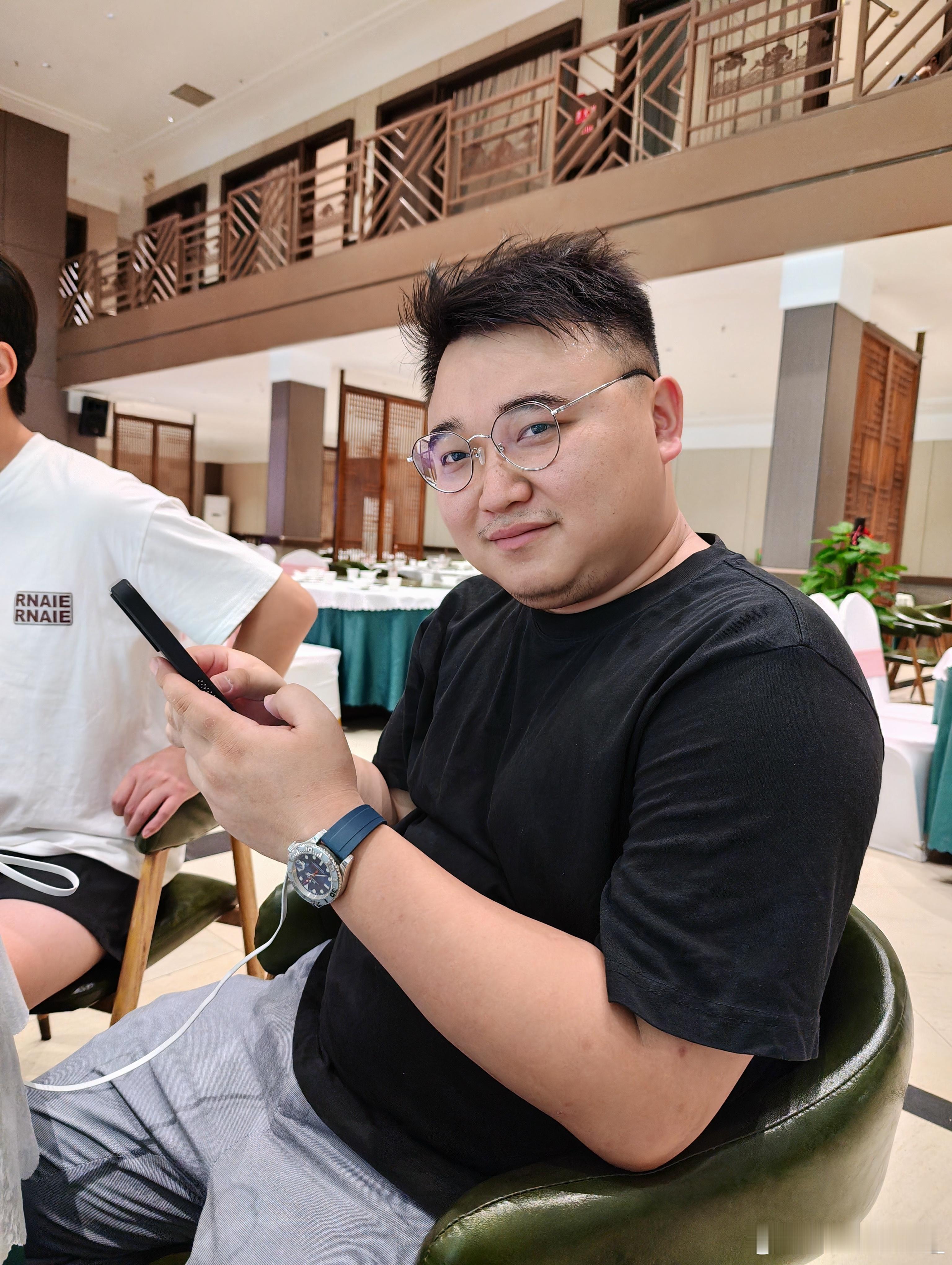极氪车主配小米手机，他说不用魅族的原因是，吉利收购了魅族，但没有极氪车钥匙，而小