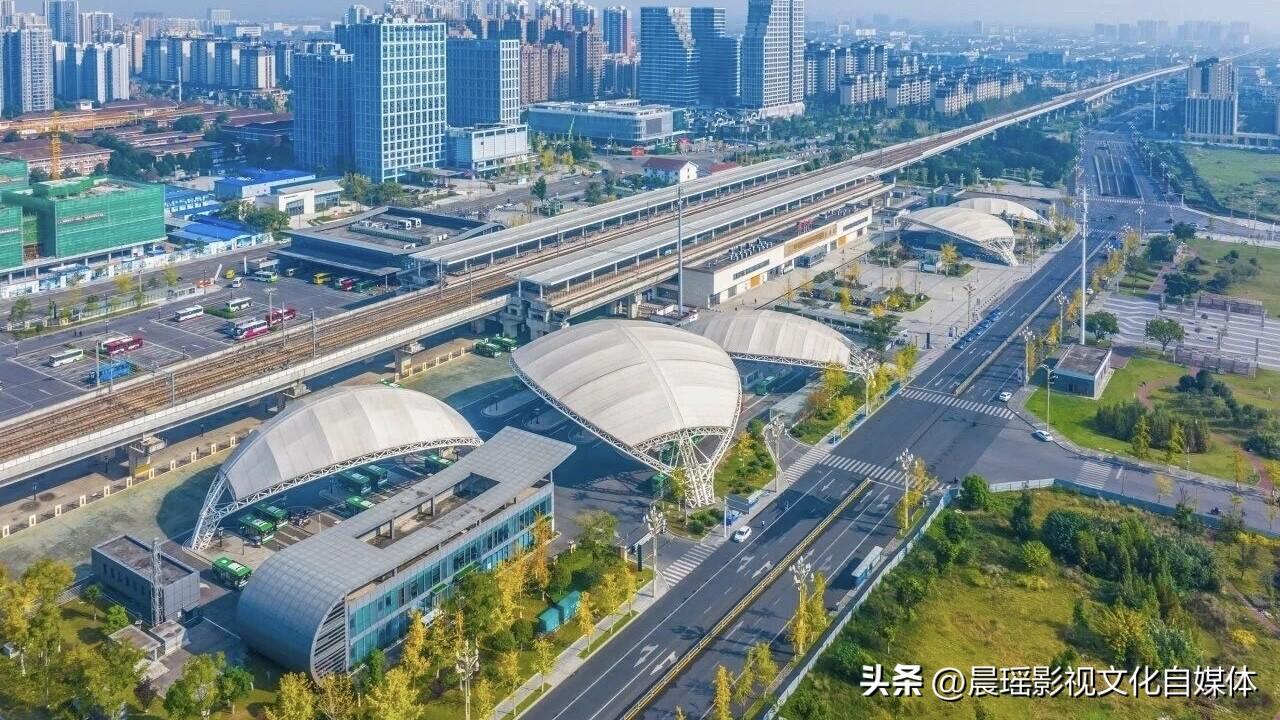 崇州逆天改命！5高铁站+战略C位，成都下一个通州来了？

崇州，这个横穿成都六环