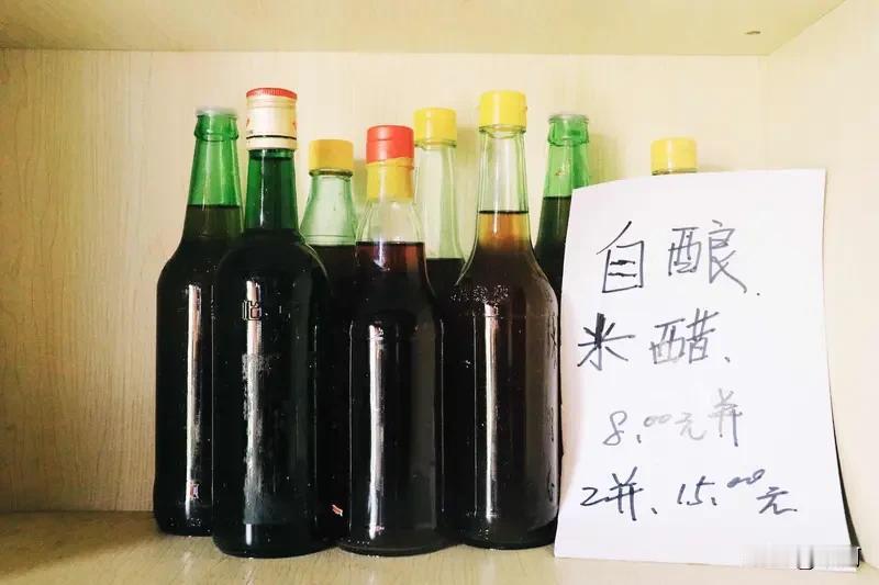 看到“新瓶装老醋”这个上联，我瞬间来了兴致。这上联妙就妙在新与老的对比，瓶和醋的