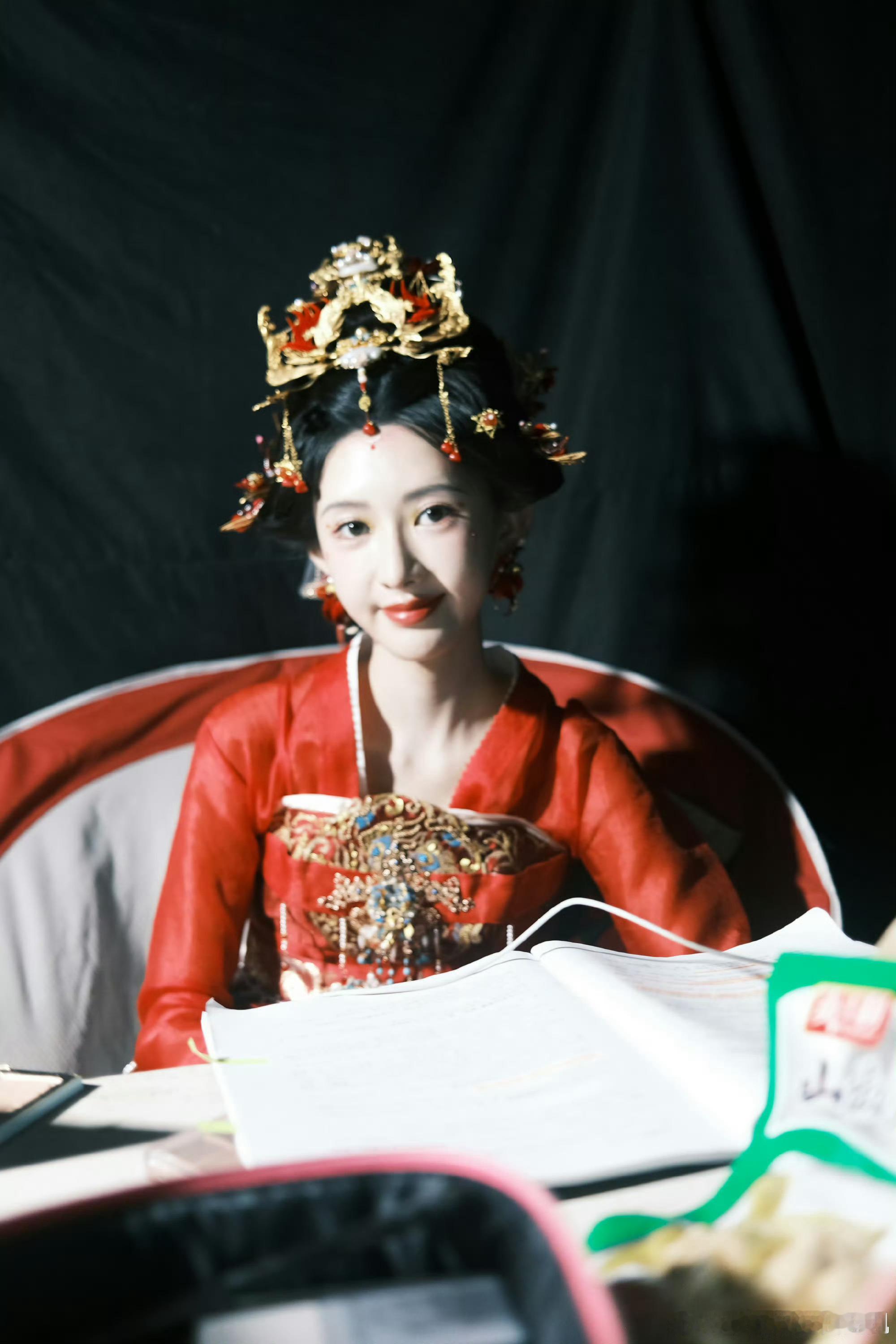 李奕臻 端阳帝姬红衣路透 看到这造型，感觉永夜的DNA都动了，好期待姐姐在《演员