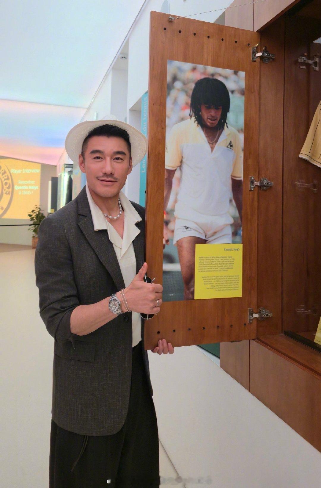 胡兵 法网看比赛…见到法网历史上的传奇人物之一Yannick Noah｜雅尼克·