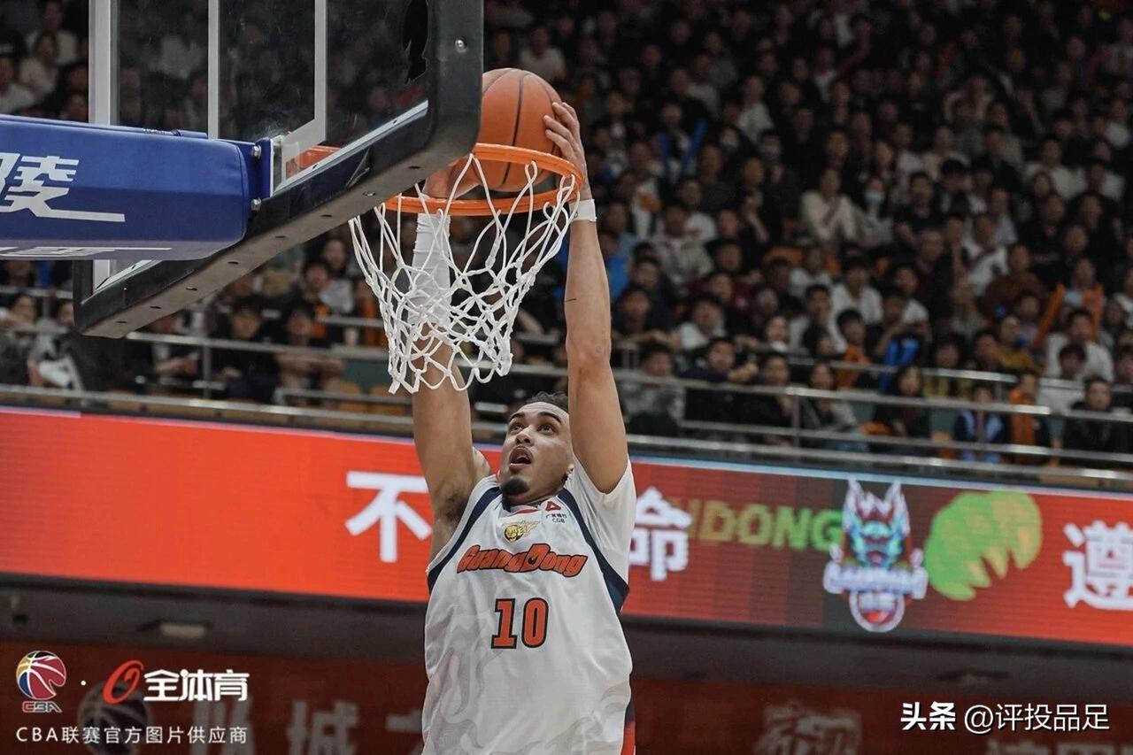 阴谋论又来了！
有媒体人表示，广东宏远本赛季常规赛最理想的排名是第六位，这样季后