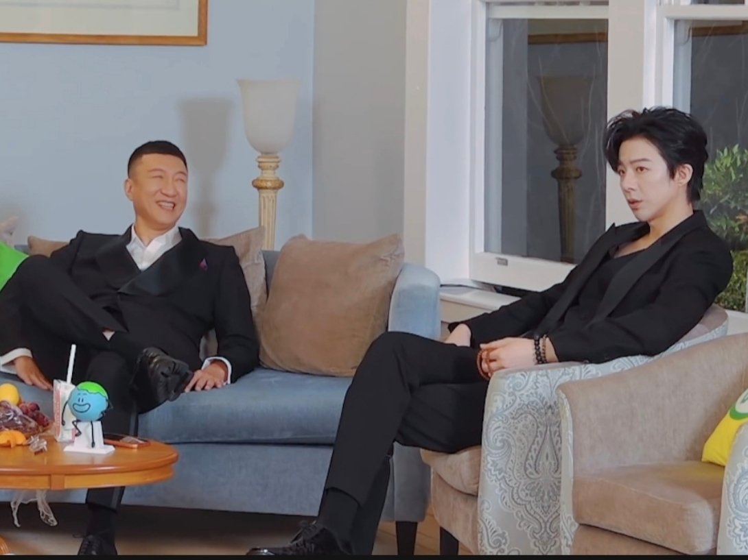 冲着我宁笑那么开心，男神没看见