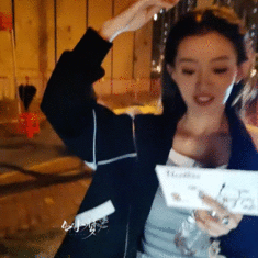 罗予彤饭撒是真的能eat到 谁不羡慕现场粉丝！罗予彤送米粉、小笼包、橘子，这饭撒