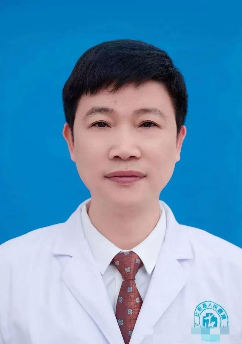 江永县的熊连辉，今天彻底栽了。
这个熊连辉也不简单，他在落马之前，曾是江永县人民