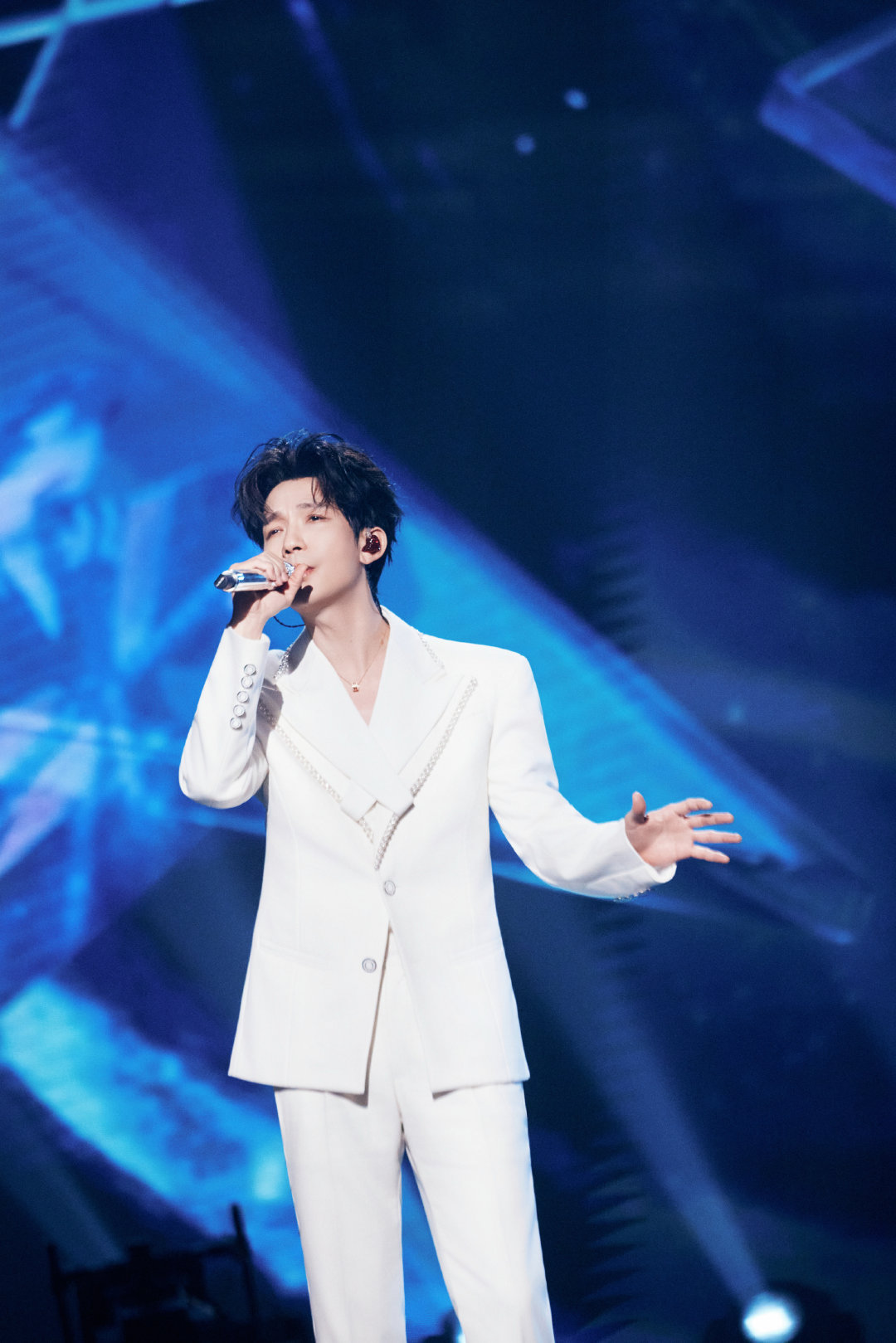 陈楚生荒芜之境机械舞美陈楚生「荒芜之境」演唱会舞台重磅升级！全域动态机械悬浮舞台