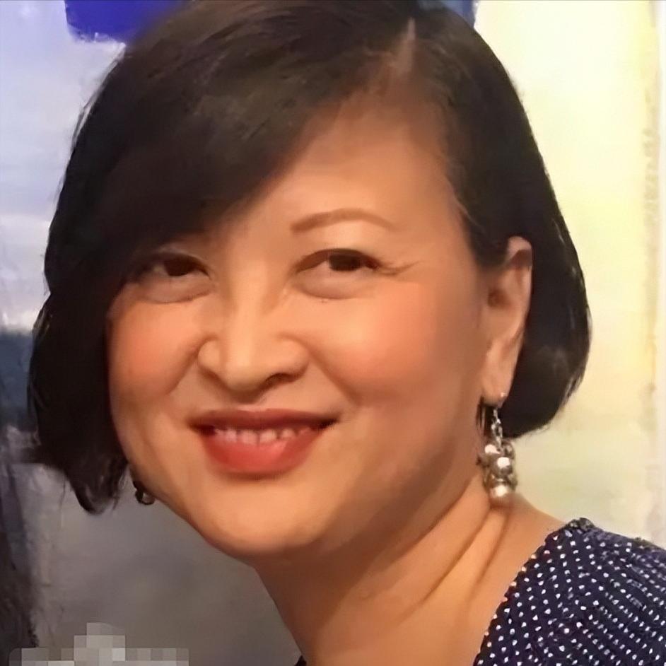 靠“反华”吃饭，她是怎么从昔日名记者，一步步变成女汉奸的？




主要信源：中