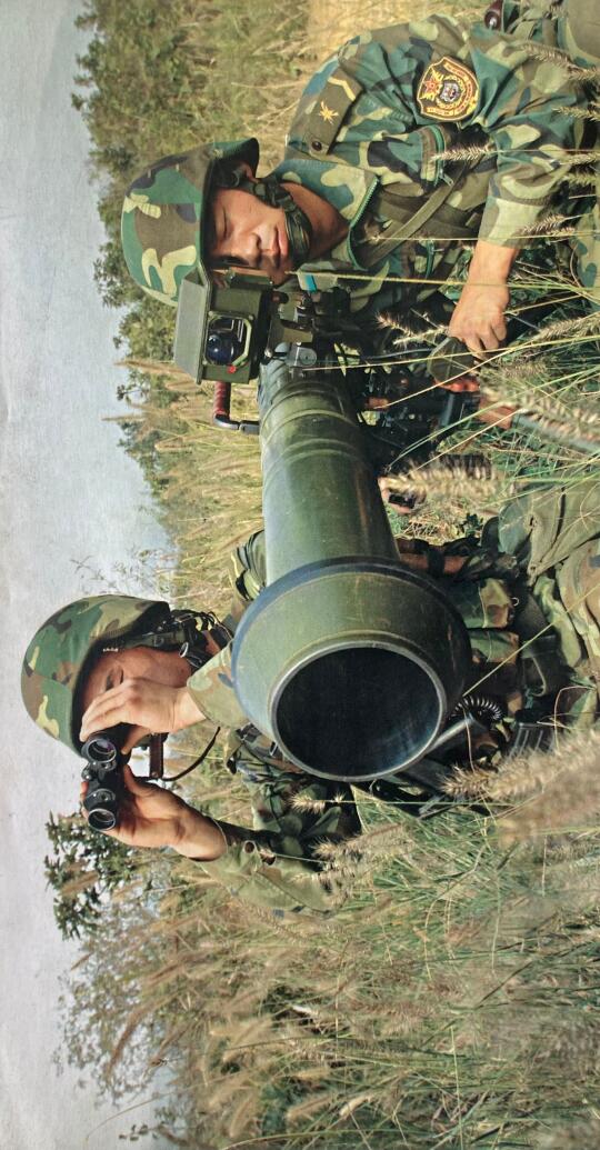 120毫米重型反坦克火箭筒