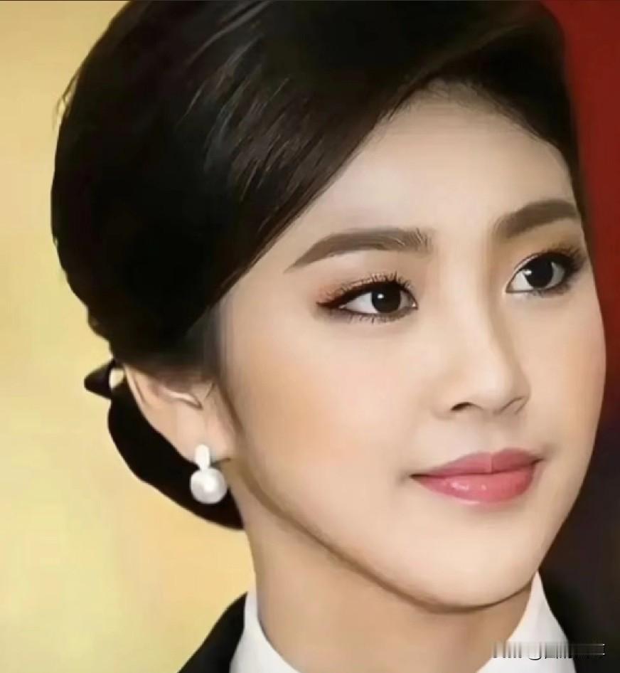 英拉当年有些可惜了，如果不是因大米收购政策引发巨大争议和经济损失，泰国军方也没机