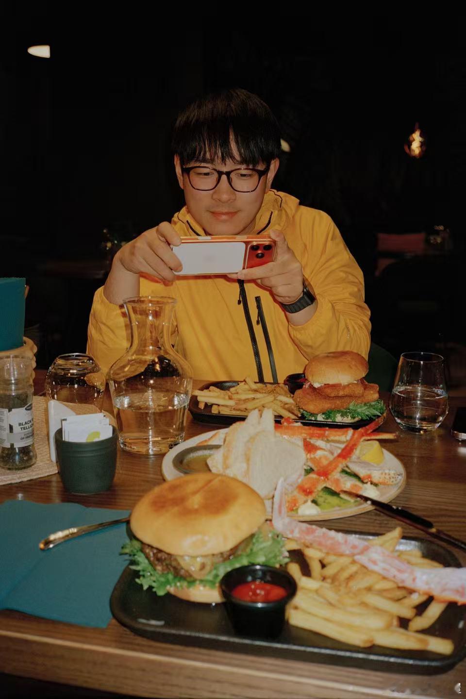 原来韩商言带回挪威的是Links瞬间被戳中！熟悉的挪威场景，熟悉的帅气身影，这次