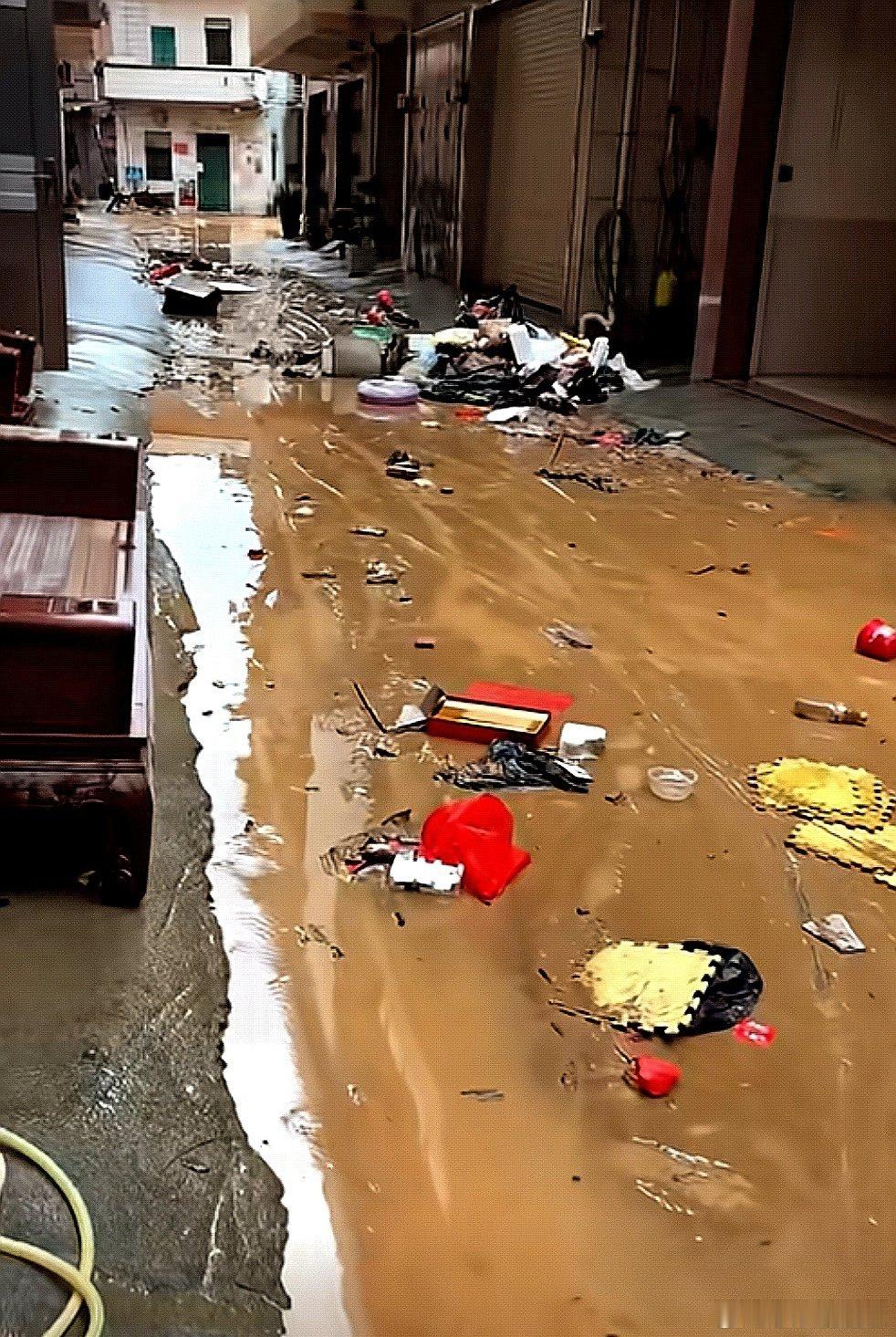 暴雨过后 