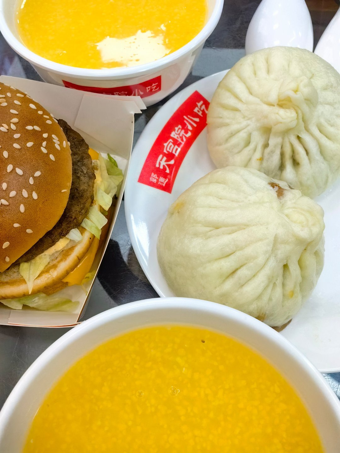 *碎碎念*颈肩疼，拔罐可以缓解一会会。今儿无意间揉搓耳朵，哇，耳廓好疼。忍着痛，