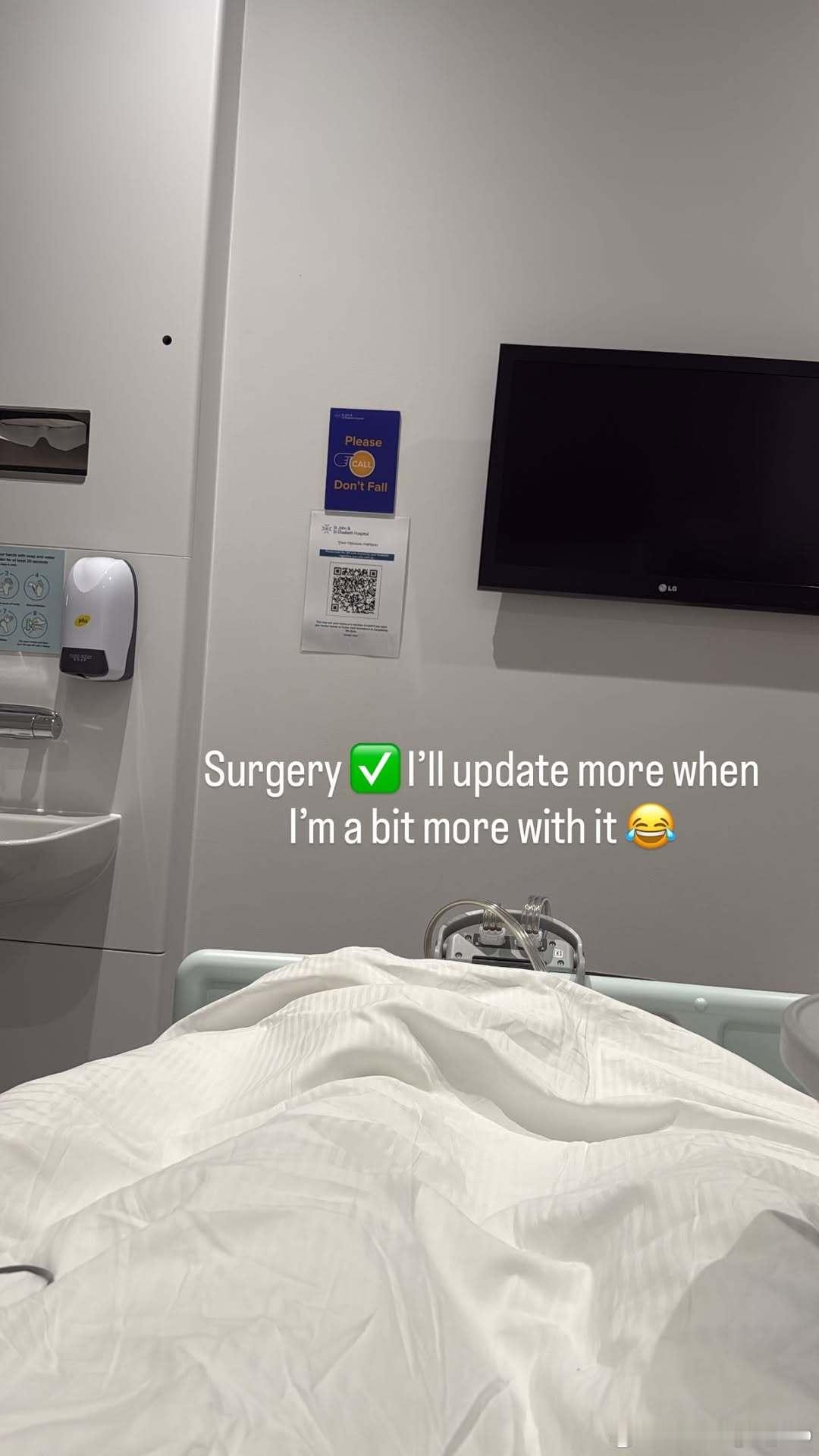 皮切福特：手术进行得很顺利，但可能留下了一个小伤疤😬已经能够用拐杖站起来了，这