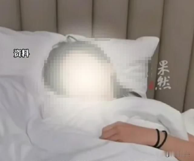 河南，年轻女子独自去酒店开房，当时刚洗澡就没穿衣服，女子躺在床上休息，突然门外传