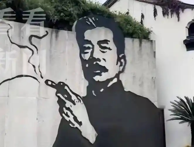 鲁迅在画像上抽个烟，你们穷追猛打喊打喊杀的，封存吸毒这么反人类的举动你们反而一声