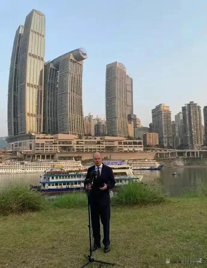这个外国地中海是谁吖？