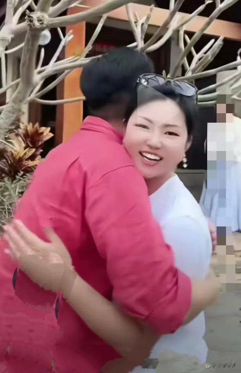 不知是徐子崴和罗姣申请去的，还是索图邀请他们去做月赛评委的。如果是前者，那恰合他