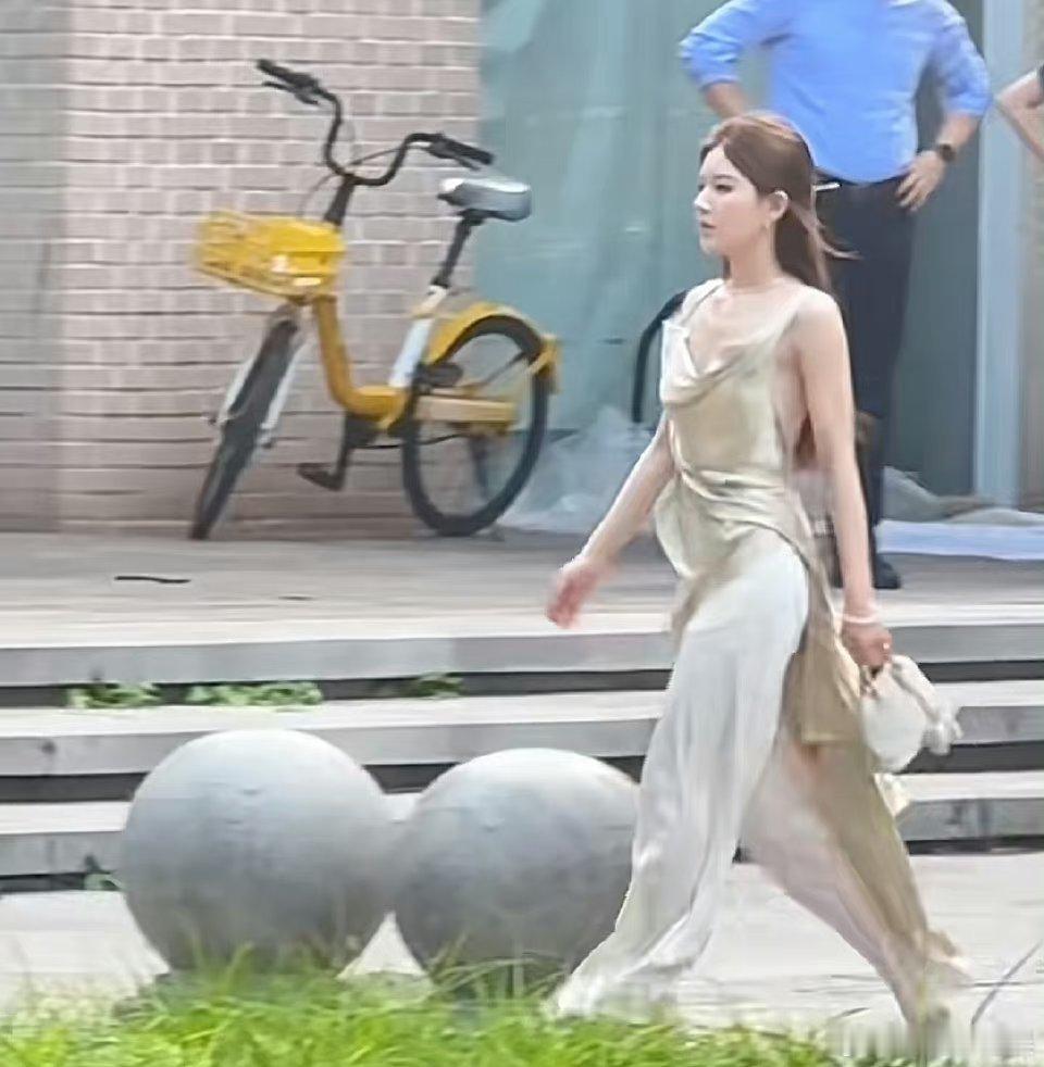 赵露思这身材不是五五分吗 ​​​