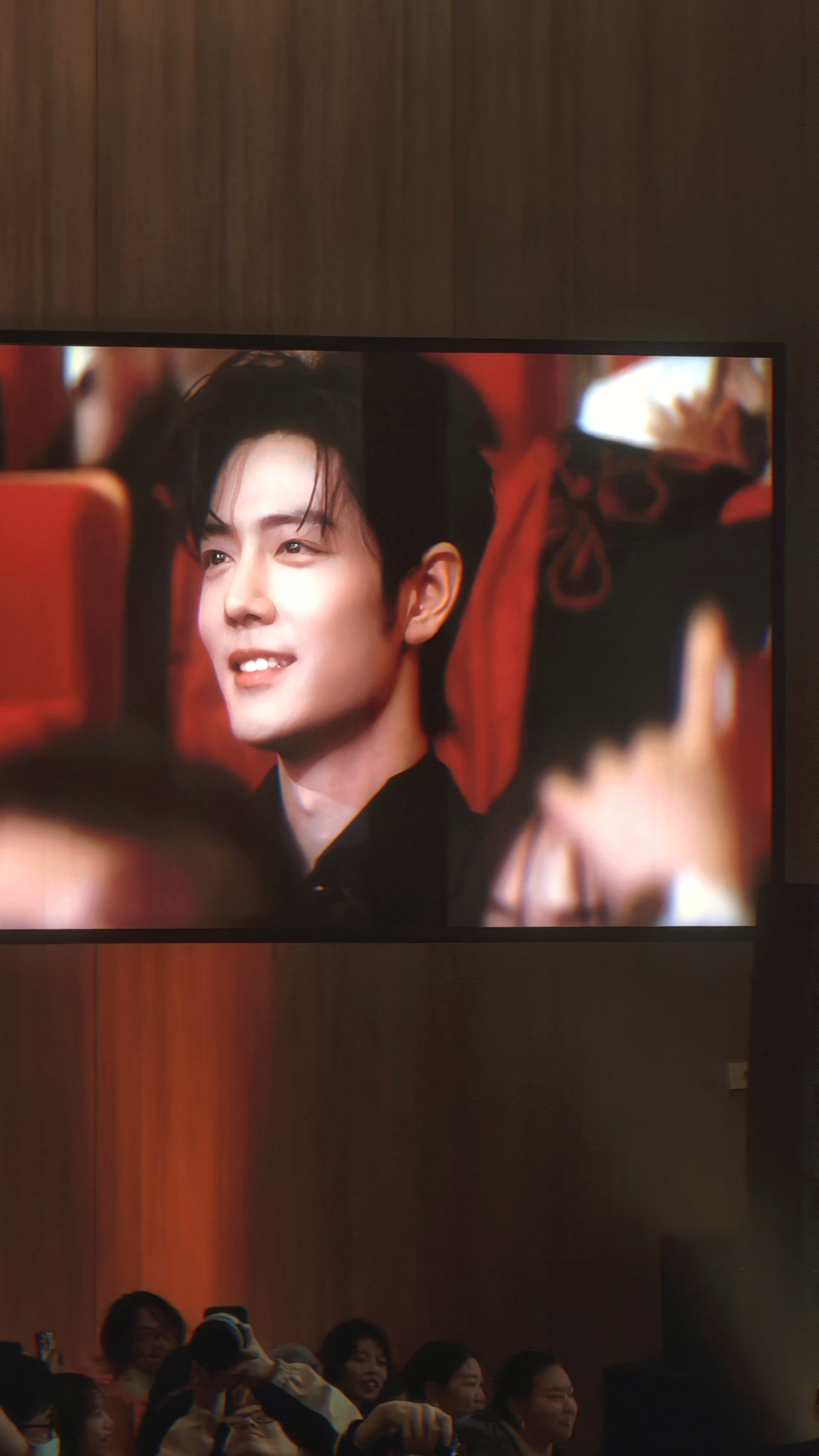 世界任你闯荡发光 