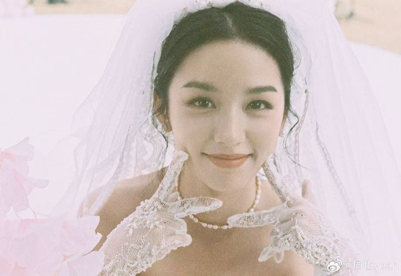 翟潇闻拍的周也婚纱照翟潇闻给周也拍的婚纱照翟潇闻给周也拍的婚纱照，新娘很美 