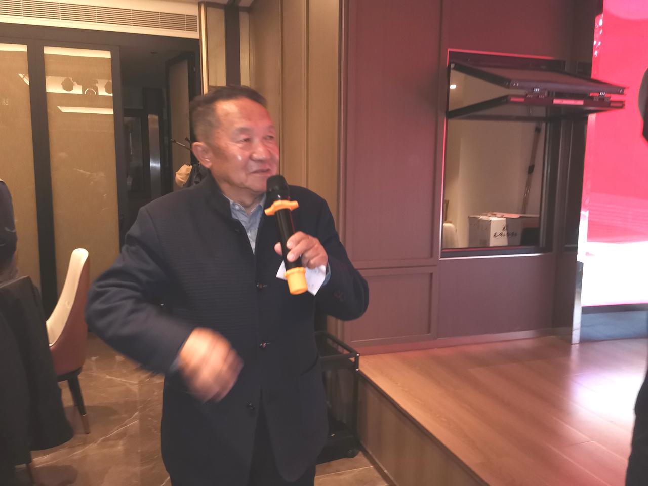 甘肃拼搏人生酒业有限公司圆满成功举办了客户答谢会

记者：王志俭（穿石）文图
