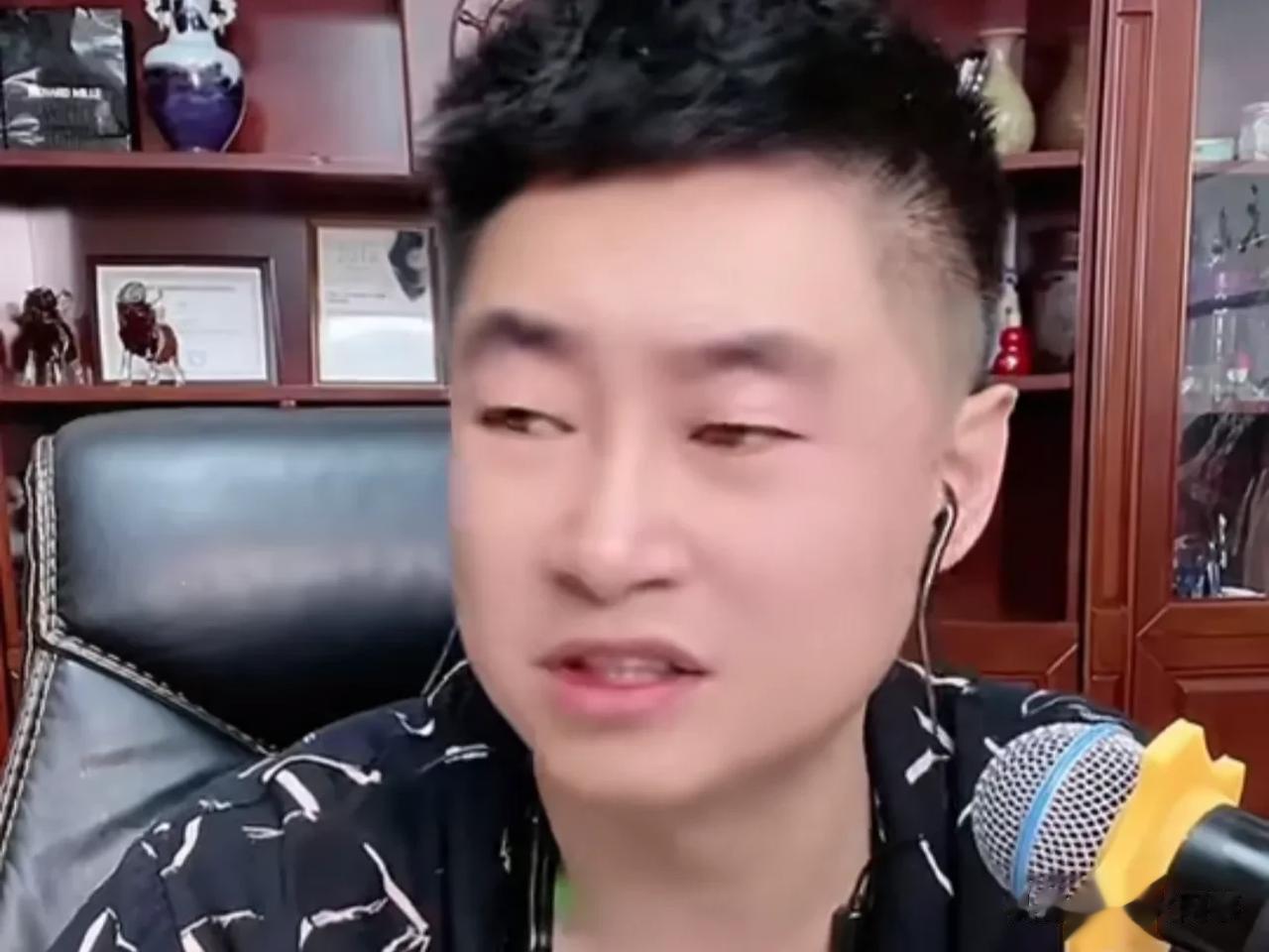 九天称：巴子和初瑞雪总吵架 在家里很男权 

九天讲述：记不记得老巴子刚开始追初