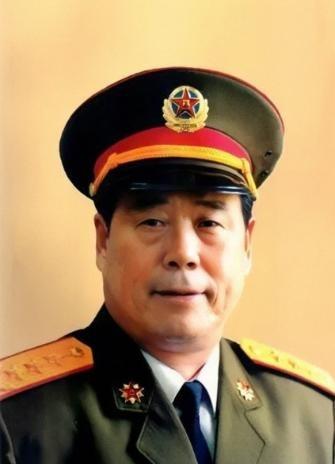 1986年，成都军区司令员傅全有来到墨脱边防的军营视察，却看到军营三百多人全都身