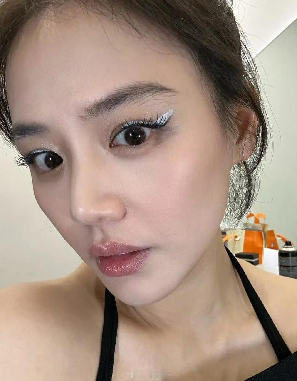马思纯黎吧啦仿妆来啦！瞬间梦回左耳了，那个热烈张扬的白月光！