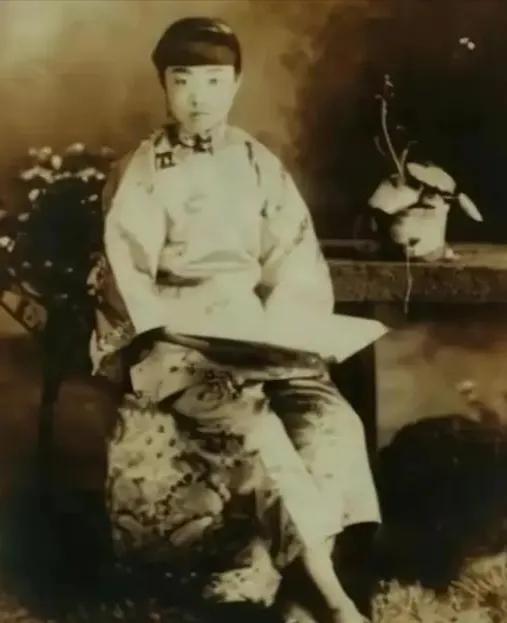 四任夫人安葬在哪里？罗一秀（1889年10月20日-1910年2月11日）是第一