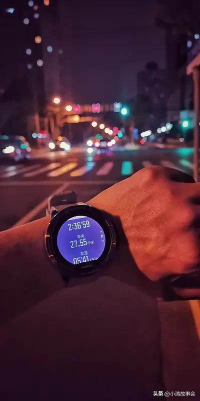 娃娃晚上精力旺盛不爱睡觉，可愁坏了家长。其实这可能是生物钟紊乱、白天睡太多、作息