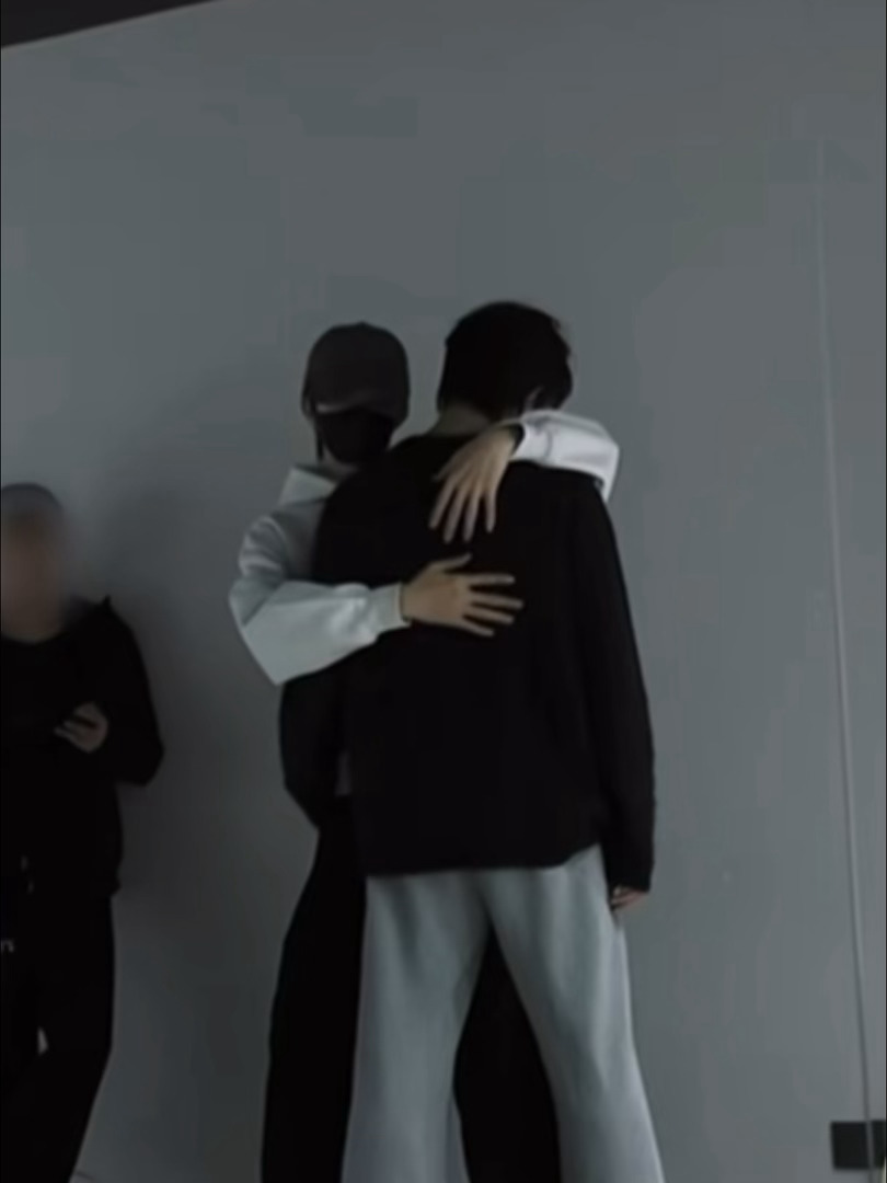 爸爸妈妈拥抱这一版我也想看🥺 