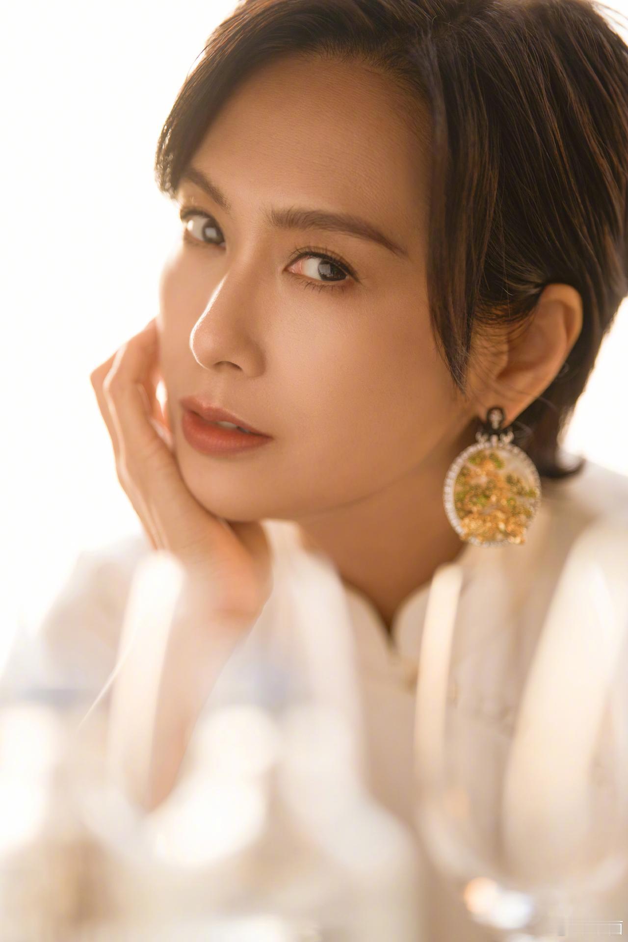 冬日生活打卡季成熟美人朱茵穿搭写真