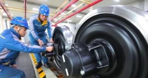 “给钱也不卖给中国。”为了打压中国发展，日本和德国联合断供高铁车轮，毁掉了中国上