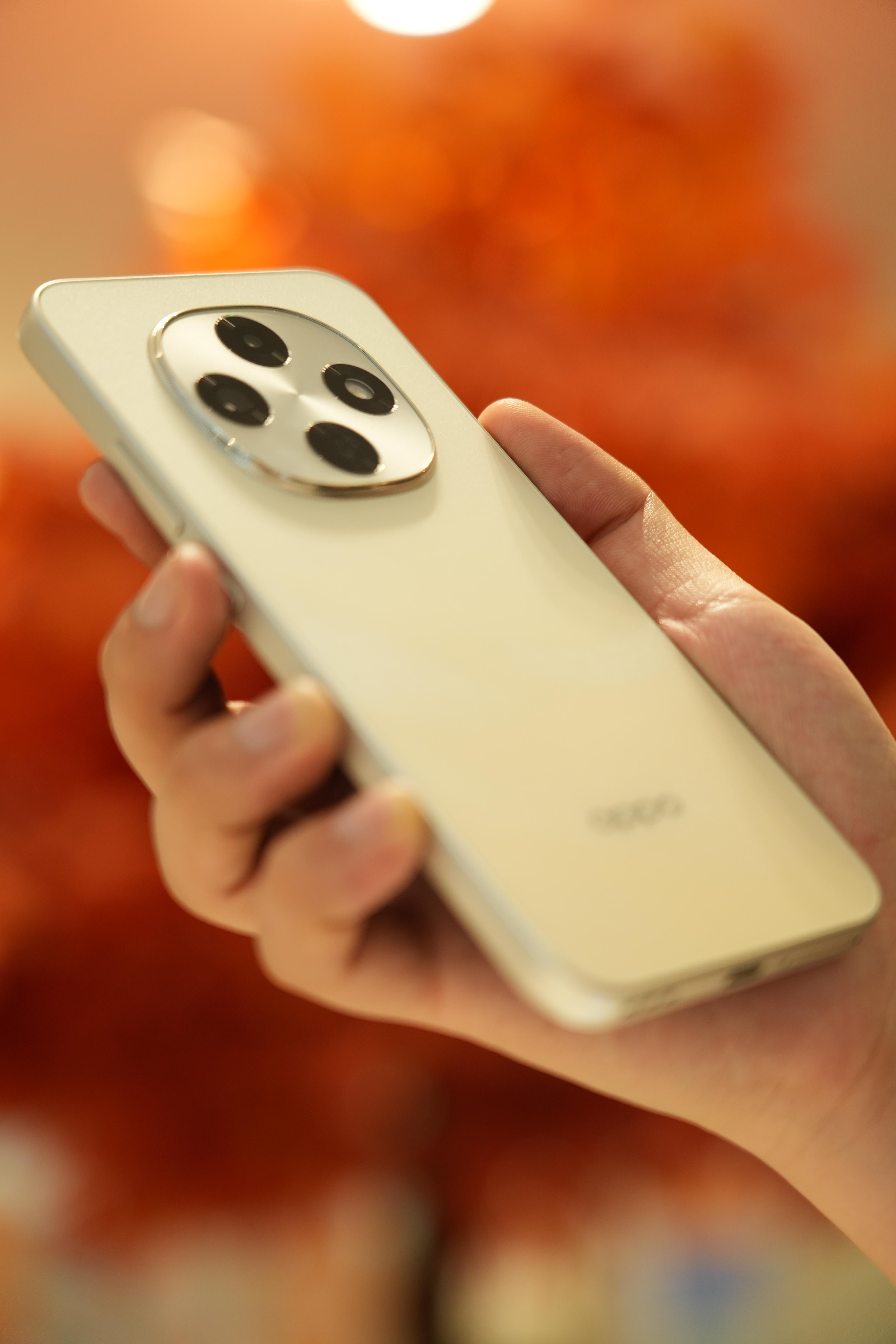 把OPPO A6Pro拿到办公室转了一圈，同事都说这颜色很讨眼缘。不知道各位朋友