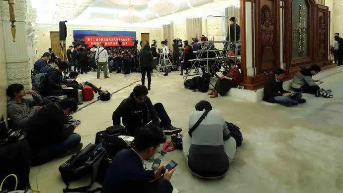 美国的棋盘已经摊开了：乌克兰是拖住俄罗斯的绳子，以色列是钉住伊朗的钉子，两场代理