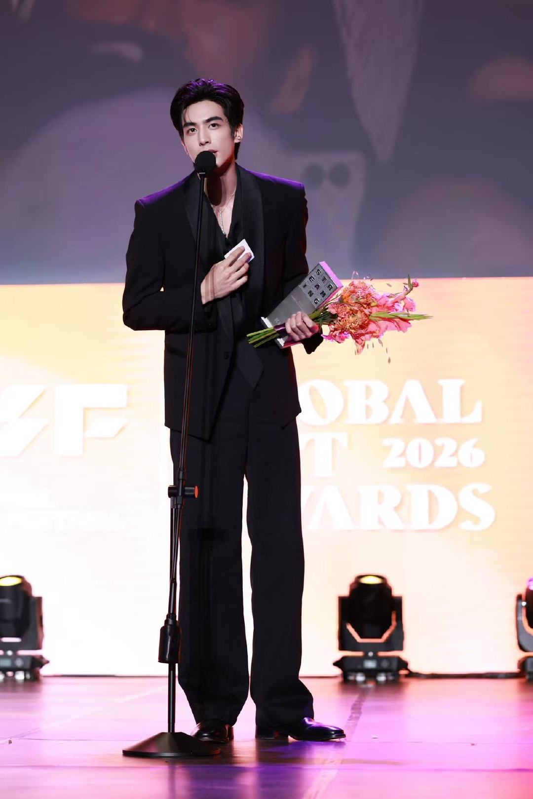 宋威龙宋威龙获最受欢迎男演员喜提最佳人气男演员奖项，忍不住大力安利他塑造的林屿森