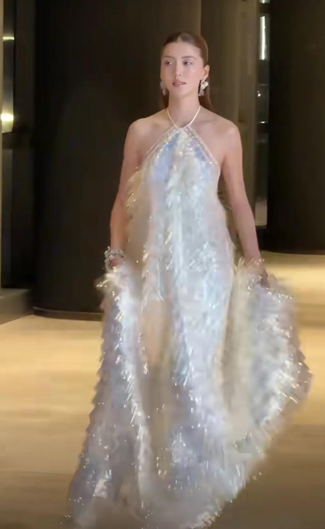 吴千语上海时装周造型感觉不是很适合她，也没有把她的优点凸显出来，她也没有展示出裙