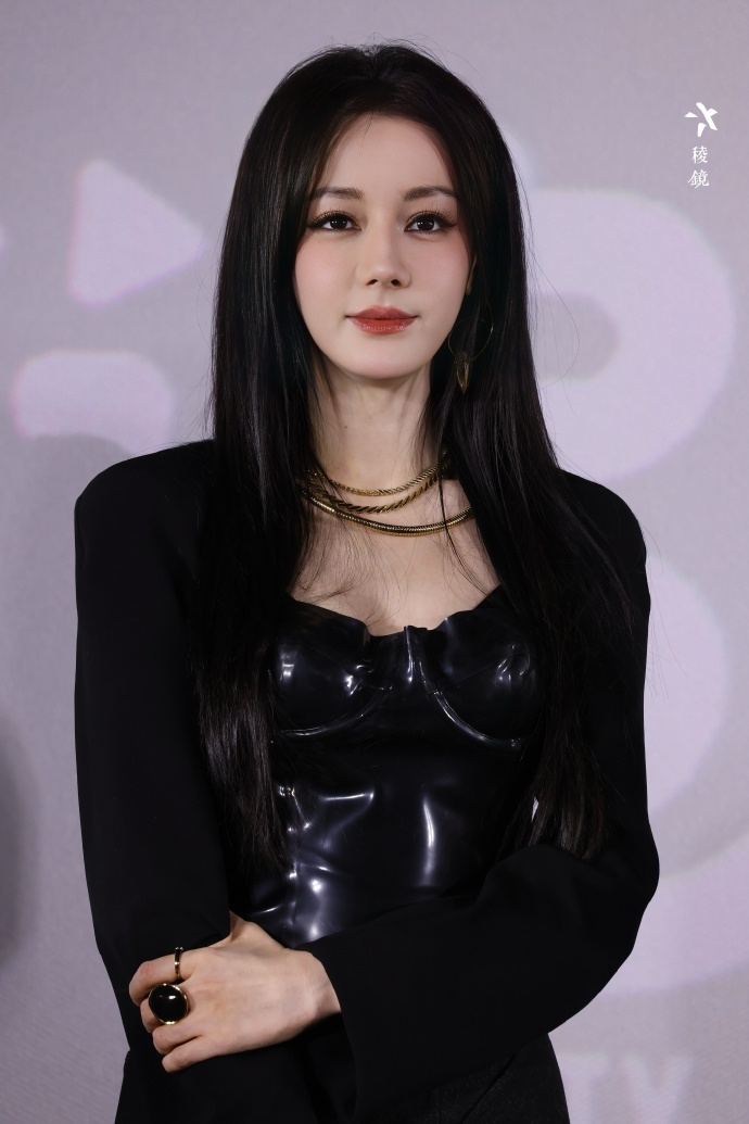 热巴追剧团宠粉天花板！四面八方递wink甜度超标，剧外甜妹与聂九罗的疯批反差，萌