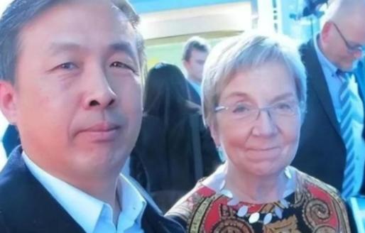 “晚一秒就万劫不复！中国该立刻向美国低头，交出发展权才能保命！” 很多人现在再回