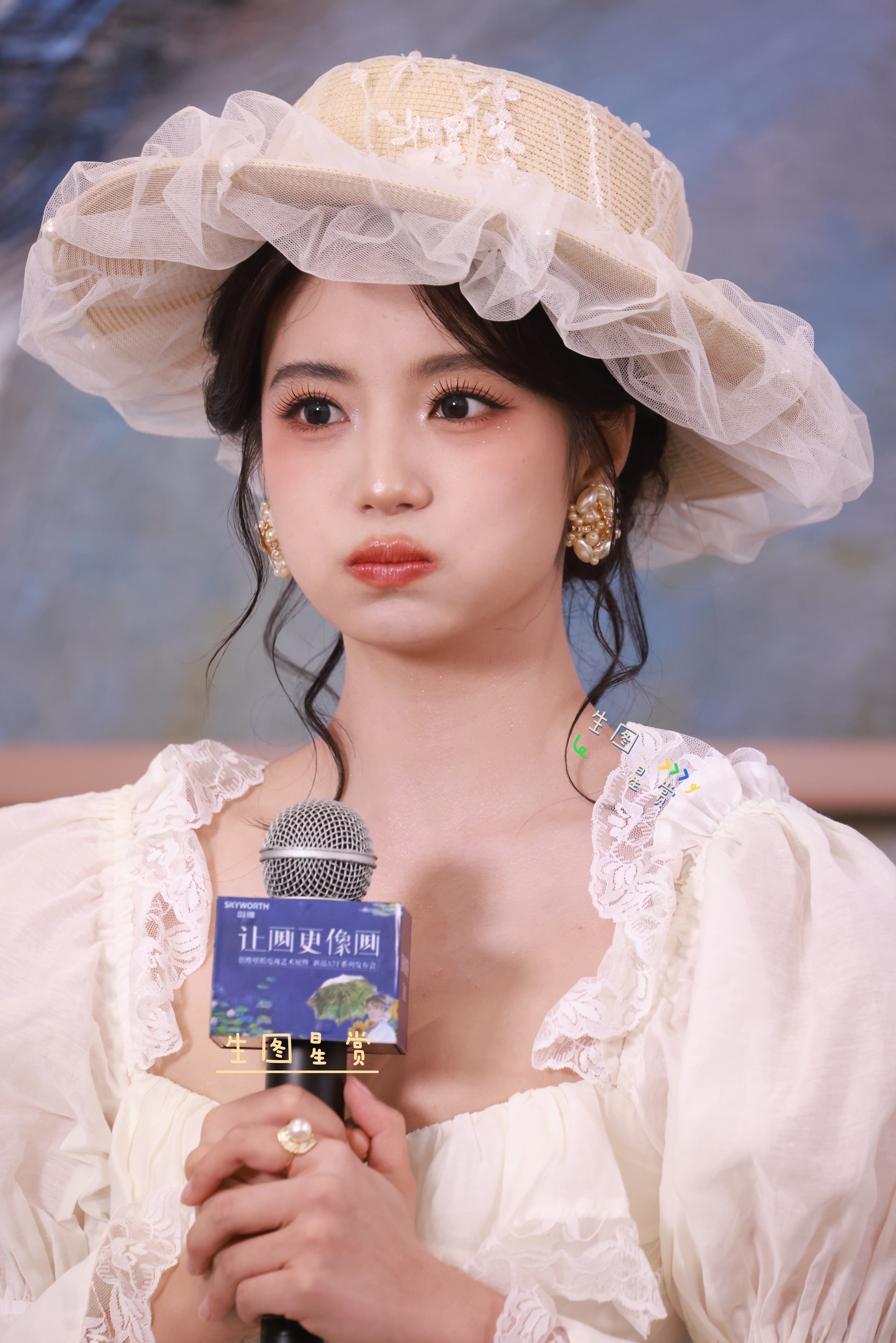 张雅钦深圳线下活动生图，是油画里走出来的公主👸🏻，又甜又辣[哇] 张雅钦[超