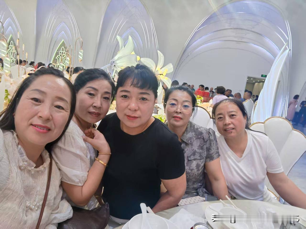 今天学到好多《人民日报》的金句，真是句句戳心。“成熟是一种人生智慧，真正成熟的人